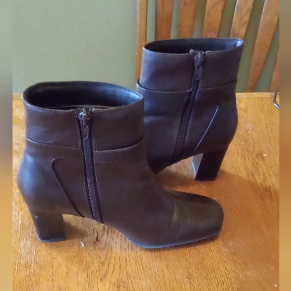 Nine & Co. Rich Brown Leather Booties - Picture 7 of 7